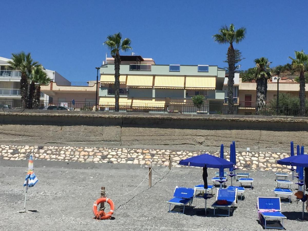 Le Zagare Apartments SantʼAlessio Siculo Eksteriør bilde