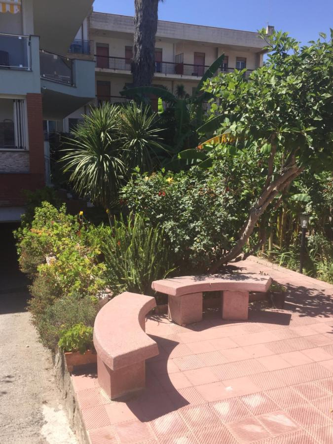 Le Zagare Apartments SantʼAlessio Siculo Eksteriør bilde