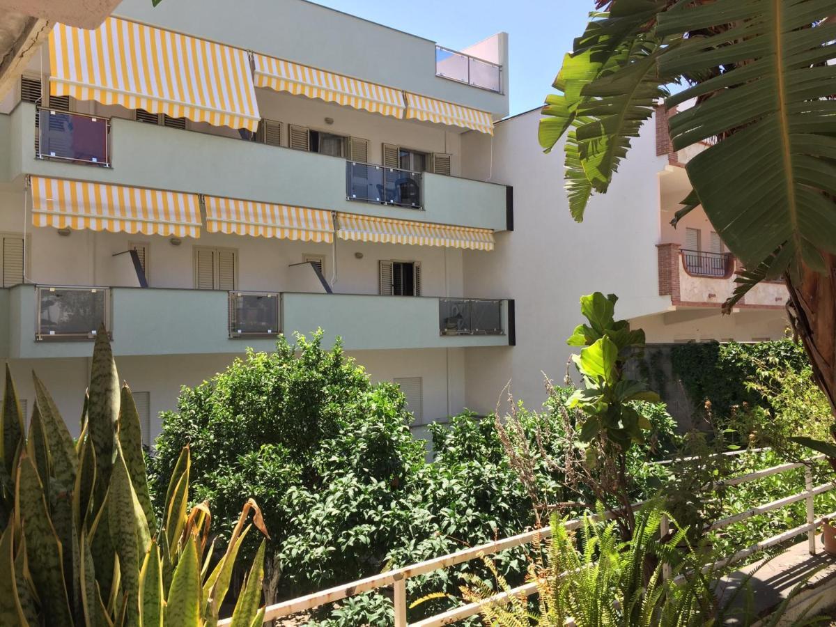 Le Zagare Apartments SantʼAlessio Siculo Eksteriør bilde