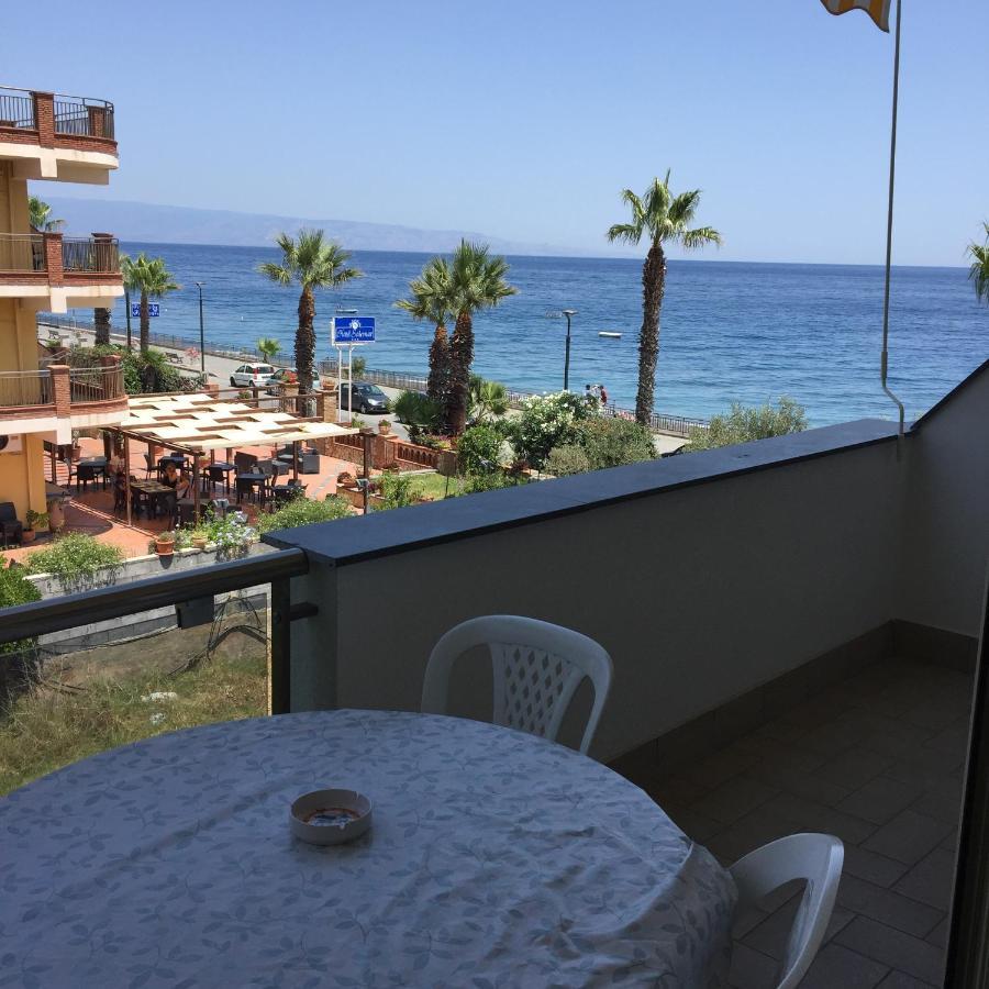 Le Zagare Apartments SantʼAlessio Siculo Eksteriør bilde